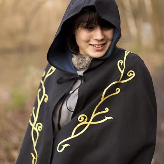 Epic Armoury Cape Brodée Terra, Noire 6 Epic Armoury Cape Brodée Terra, Noire – Image 6