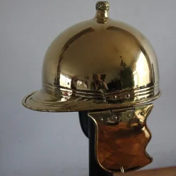 Deepeeka Casque Type Montefortino A, En Laiton -Vetements Halloween Boutique casque type montefortino a en laiton 3