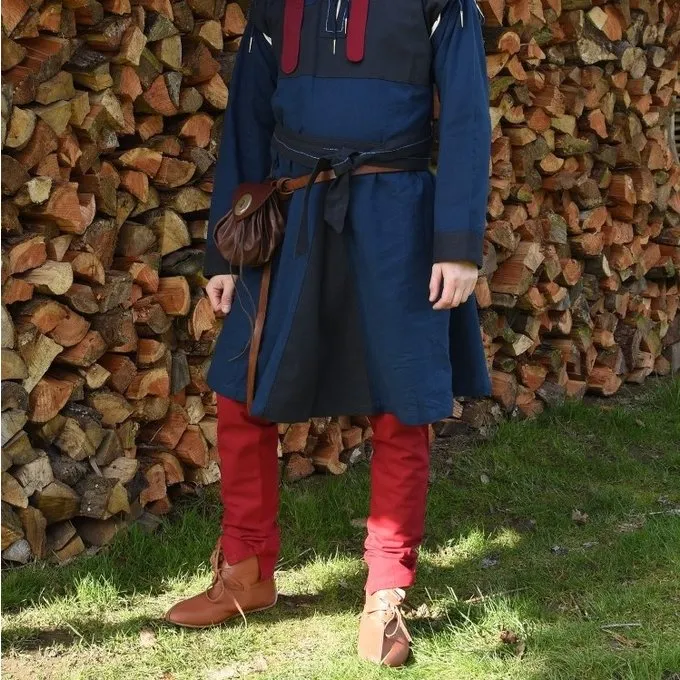 Chausses Médiévales à Lacets, Rouges 2 Chausses Médiévales à Lacets, Rouges – Image 2