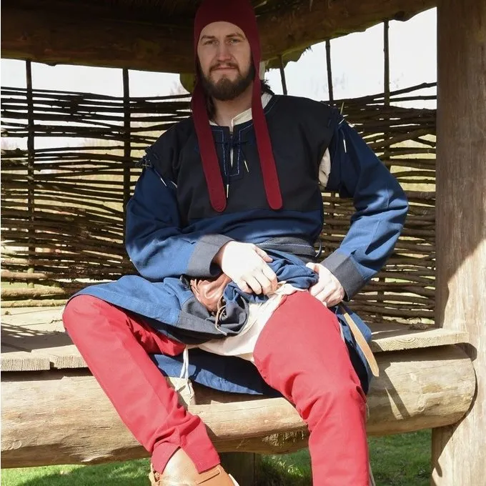 Chausses Médiévales à Lacets, Rouges 5 Chausses Médiévales à Lacets, Rouges – Image 5