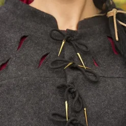 Epic Armoury Doublet Columbus, Gris Foncé 11 Epic Armoury Doublet Columbus, Gris Foncé -Vetements Halloween Boutique doublet columbus gris fonce 5