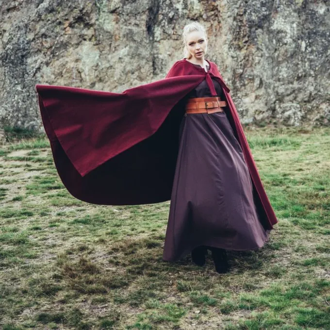 Leonardo Carbone Manteau Médiéval Robin Rouge 1 Leonardo Carbone Manteau Médiéval Robin Rouge